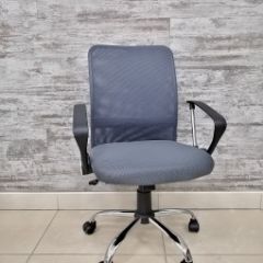 Кресло Barneo K-147 для персонала (серая ткань и сетка) в Губахе - gubaha.mebel24.online | фото