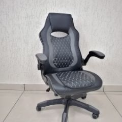 Кресло геймерское Barneo K-37 (черная кожа серые вставки) в Губахе - gubaha.mebel24.online | фото 1